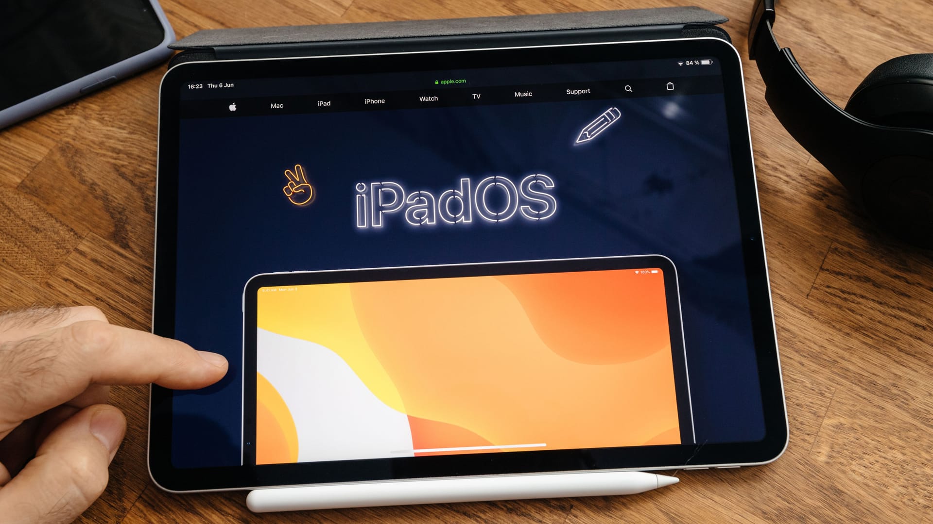 Man reading on iPad Pro WWDC 19 product launch iPadOS