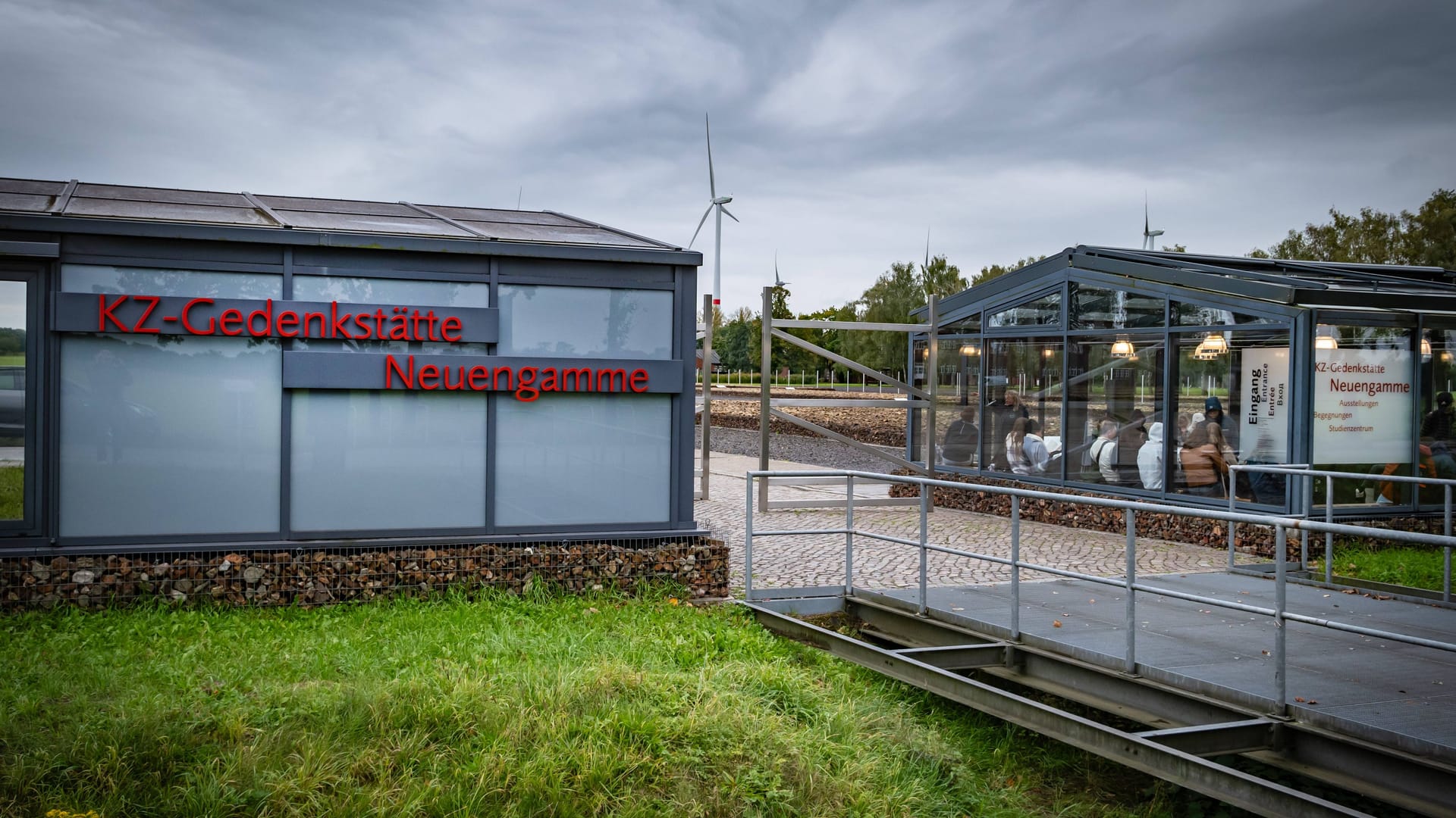 Die KZ-Gedenkstätte Neuengamme vor den Toren Hamburgs: Immer wieder wird der Ort Ziel rechtsextremer Provokationen. Die KZ-Gedenkstätte Neuengamme vor den Toren Hamburgs: Immer wieder wird der Ort Ziel rechtsextremer Provokationen.