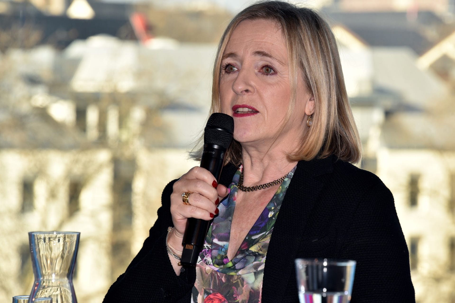 Angela Maas bei einer Pressekonferenz im Frühjahr 2020.