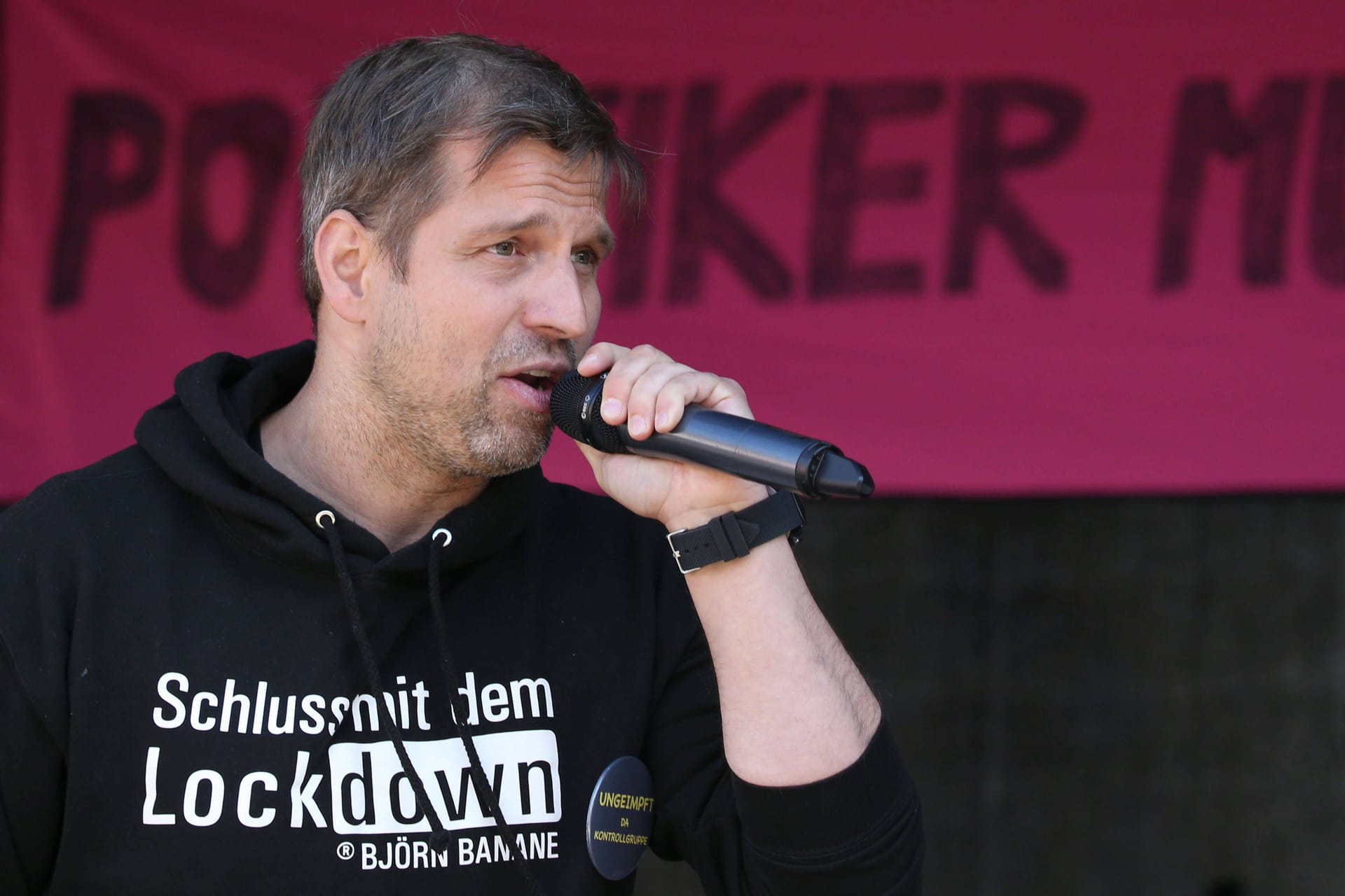 Der Sänger Björn Banane bei einer Anti-Corona-Demo in Magdeburg (Archivbild).