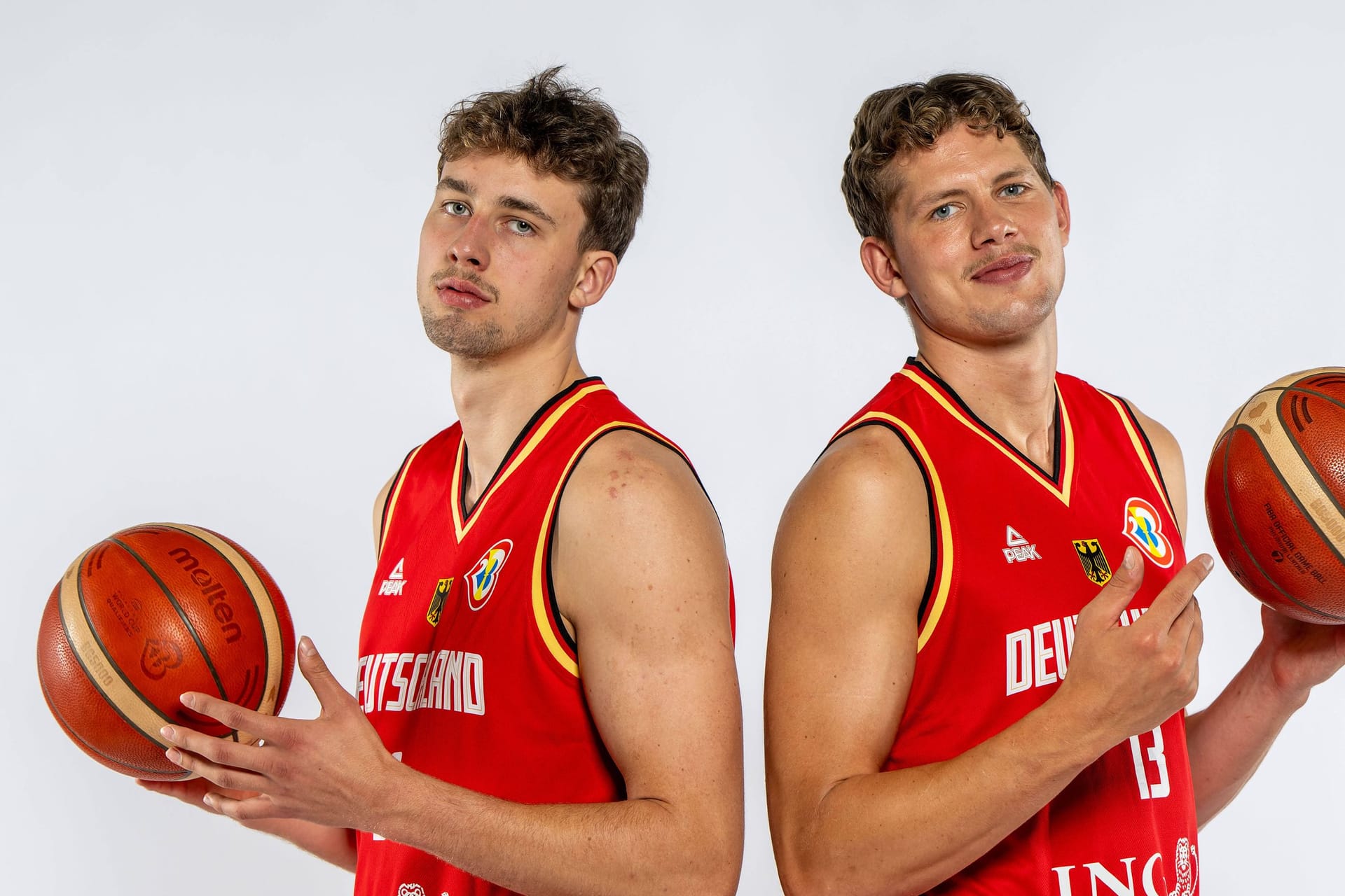Franz und Moritz Wagner im Dress der Deutschen Basketballnationalmannschaft (Archivfoto): Am Freitagabend waren sie in Berlin einfache Fans.