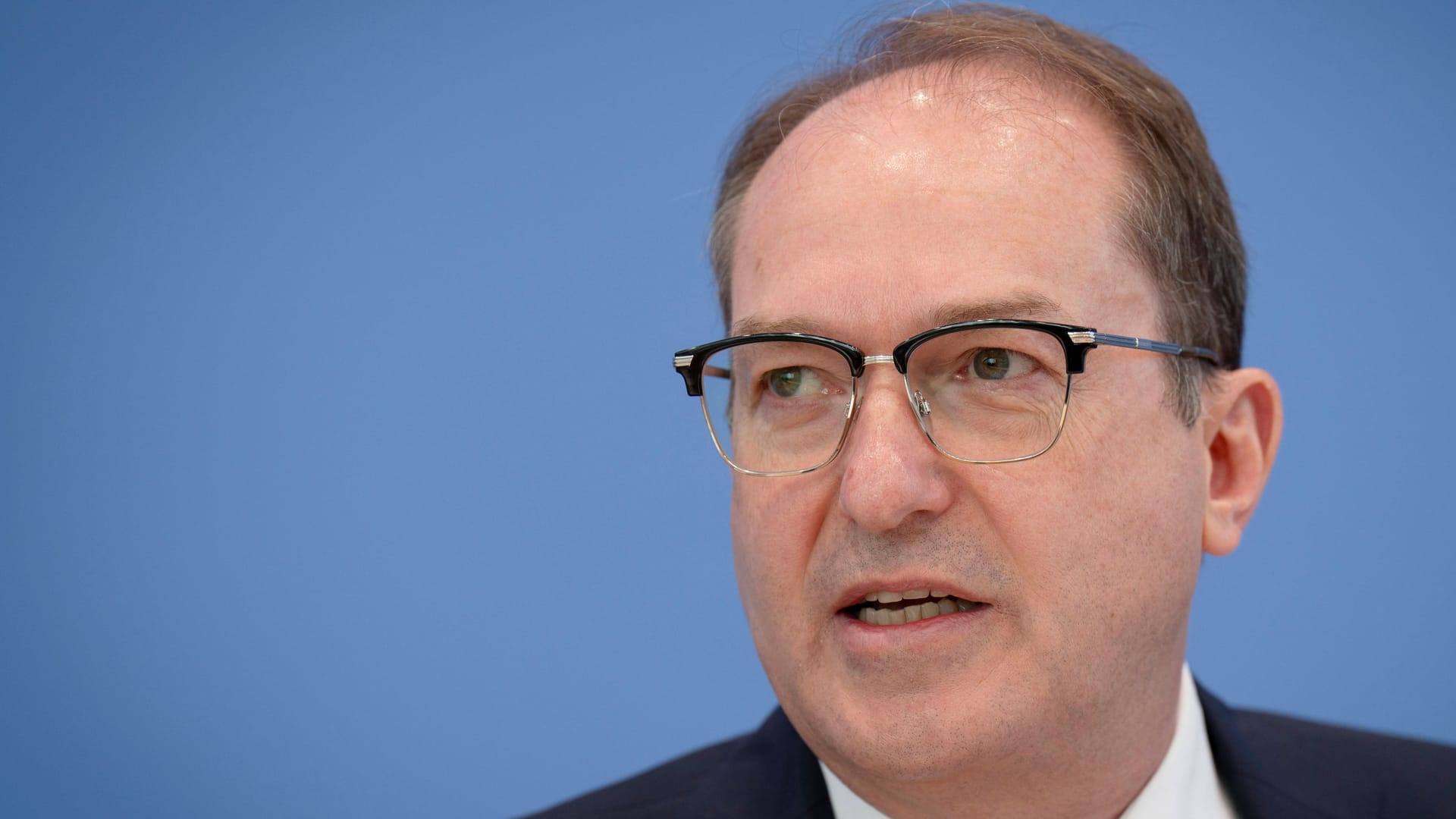 Alexander Dobrindt, CSU, Bundesminister des Innern, bei der Vorstellung der Fallzahlen für die politisch motivierte Kriminalität. Alexander Dobrindt, CSU, Bundesminister des Innern, bei der Vorstellung der Fallzahlen für die politisch motivierte Kriminalität.