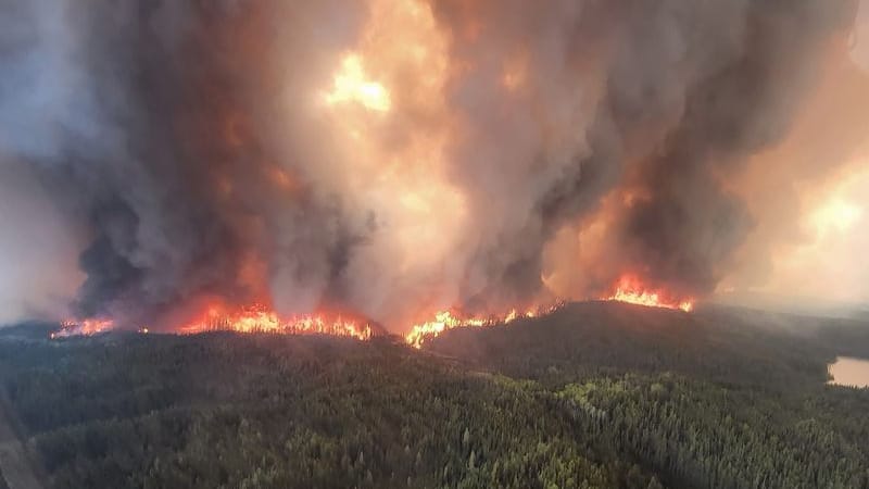 Ein Luftbild zeigt den Waldbrand in der Nähe von Sherridon, Manitoba, Kanada: 17.000 Menschen mussten vor den Flammen fliehen.