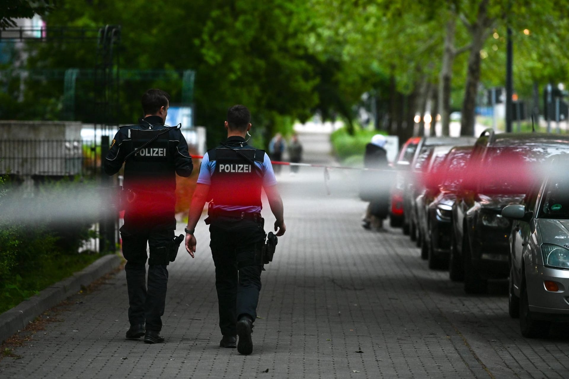 Attacke vor Wohnblock in Halle-Neustadt