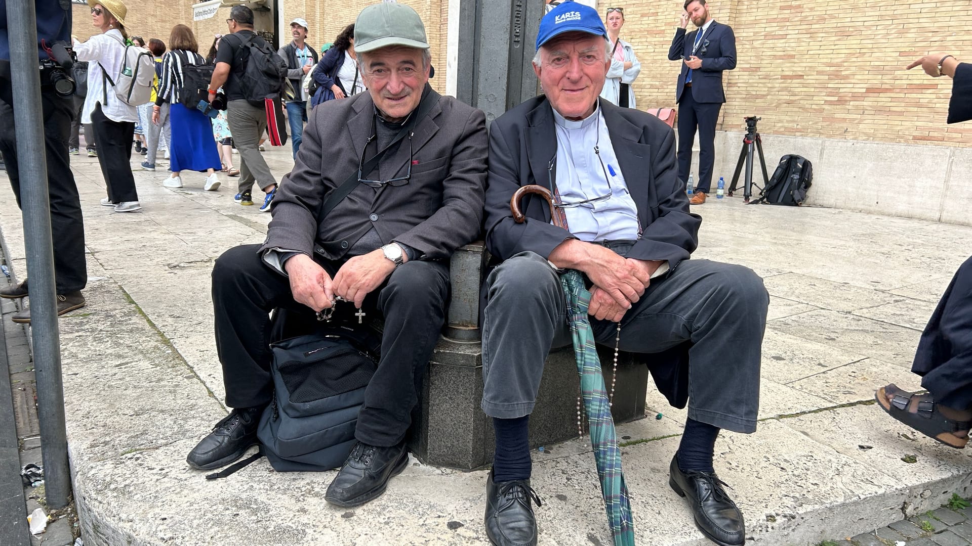 Die italienischen Priester Claudio Parma (links) und Stefano Vendemini (rechts).