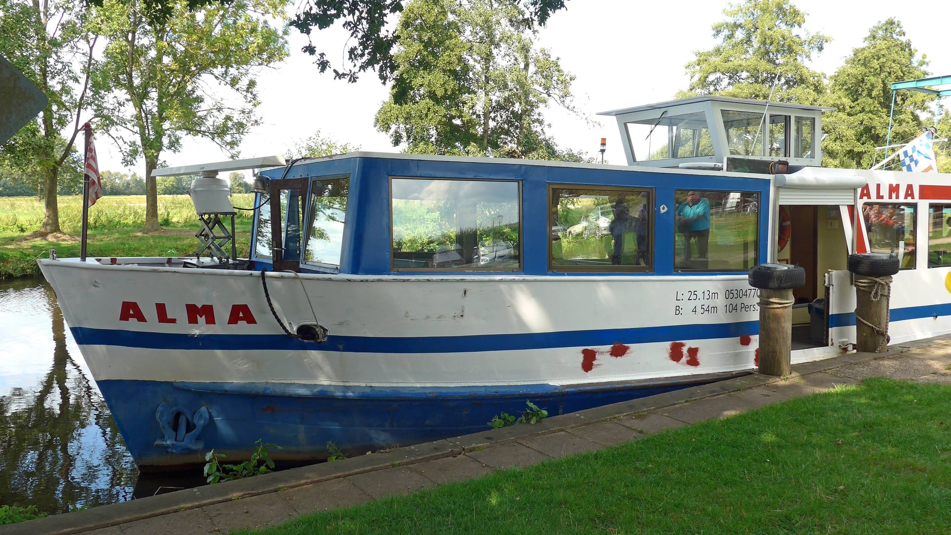 Der Ausflugsdampfer "Alma" liegt in Worpswede (Archivbild): Mittlerweile heißt das Schiff "Sansibar".
