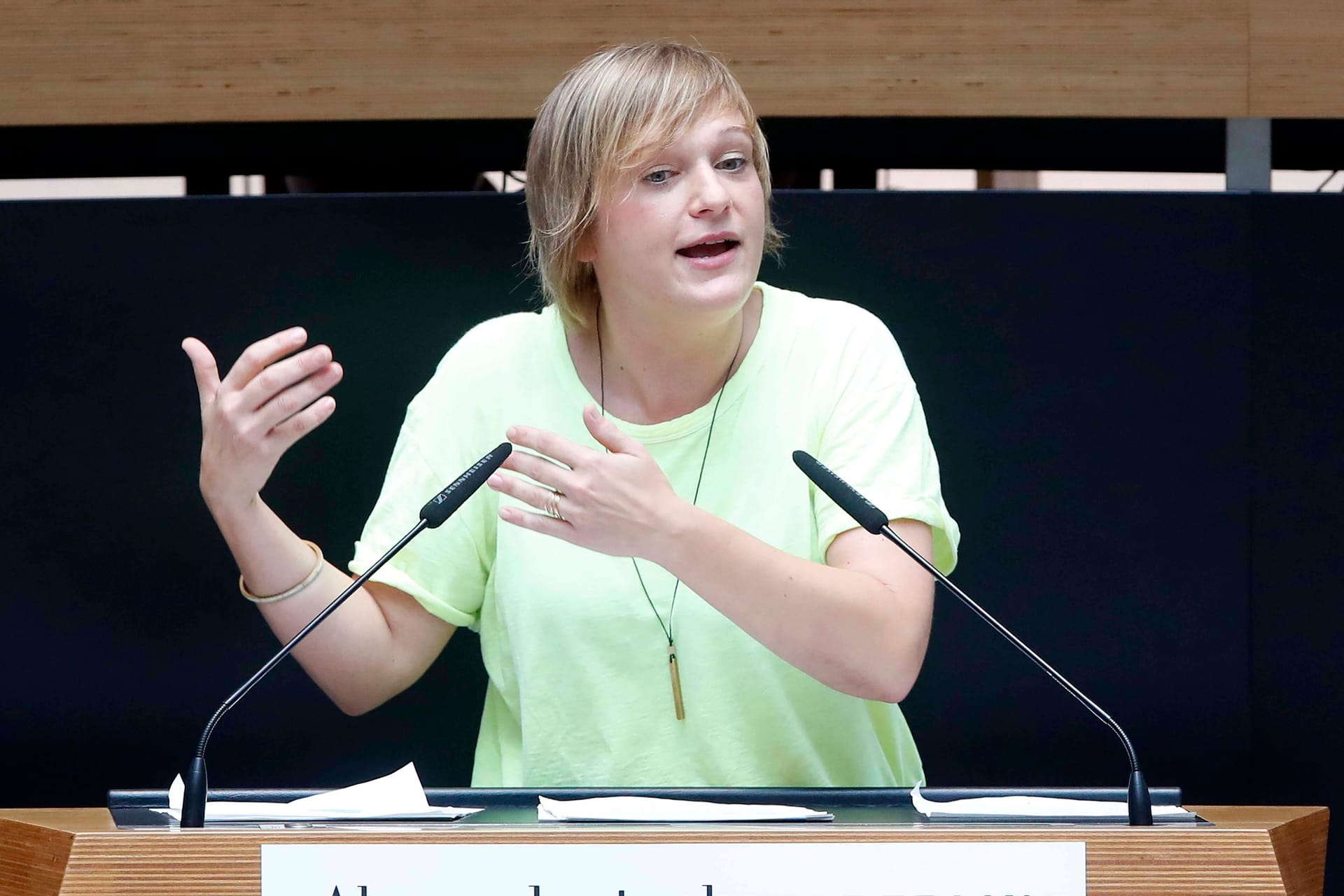 Berliner Grünen-Politikerin Katrin Schmidberger bei einer Rede im Abgeordnetenhaus (Archivfoto): Sie verteidigt Jette Nietzard gegen die Kritik aus Baden-Württemberg.