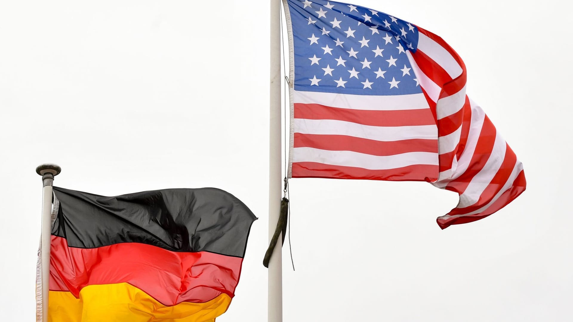 Flaggen der USA und von Deutschland Flaggen der USA und von Deutschland