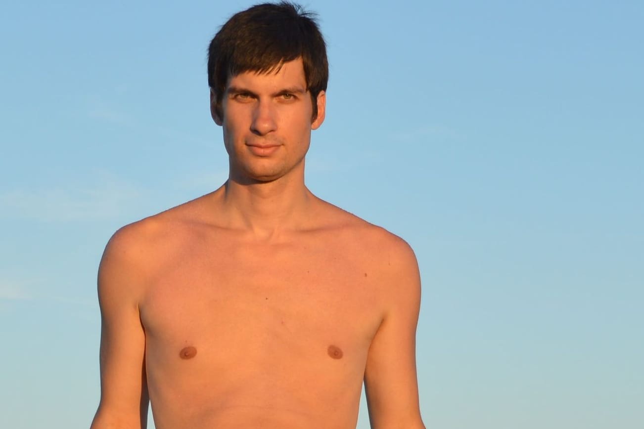Aufruf zur Nudistenreise im Mannheimer Amtsblatt: Der Stadtrat Julien Ferrat will Bürgern eine französische Touristeninitiative für Nudismus hautnah erleben lassen.