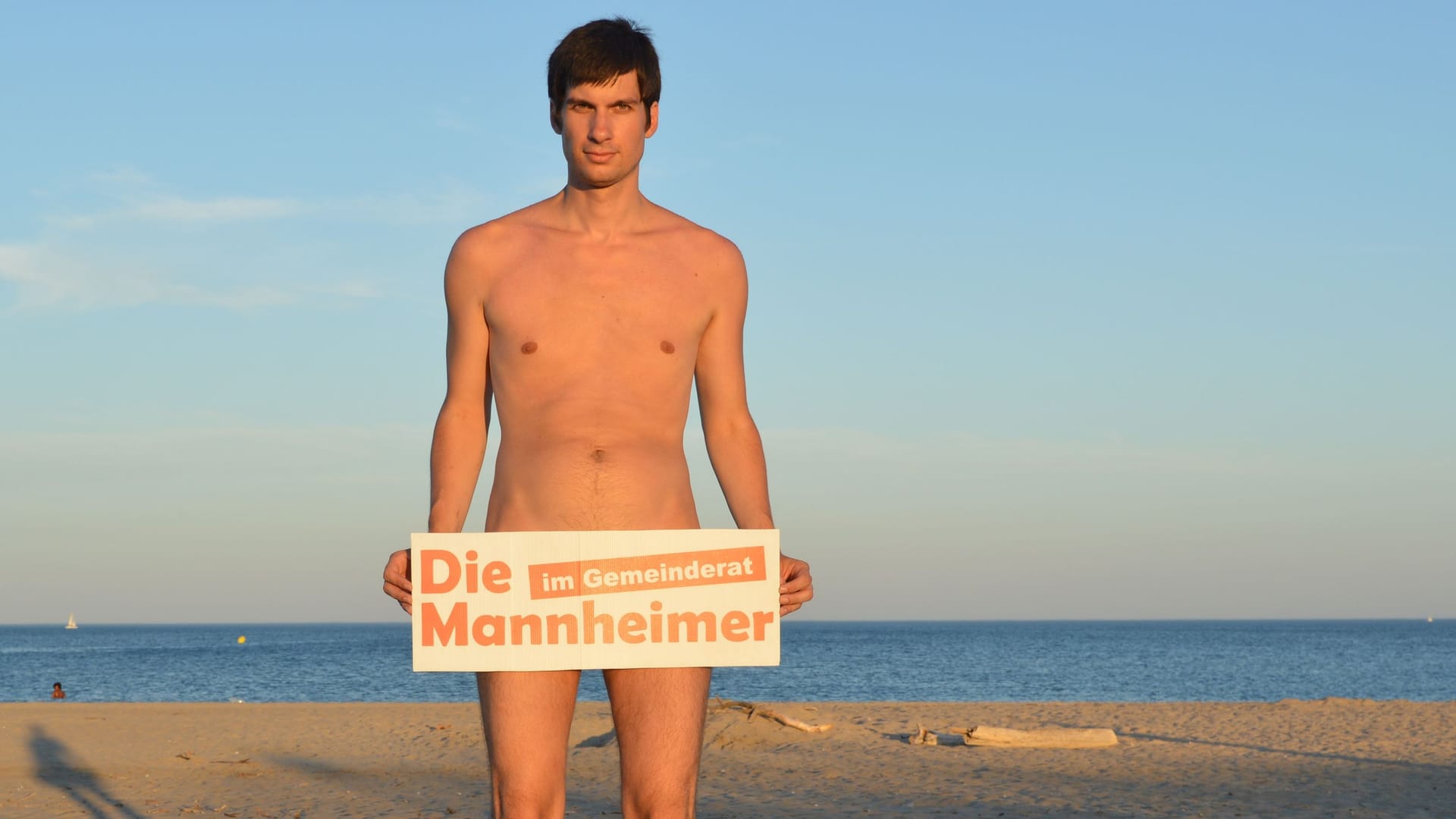 Aufruf zur Nudistenreise im Mannheimer Amtsblatt: Der Stadtrat Julien Ferrat will Bürgern eine französische Touristeninitiative für Nudismus hautnah erleben lassen.