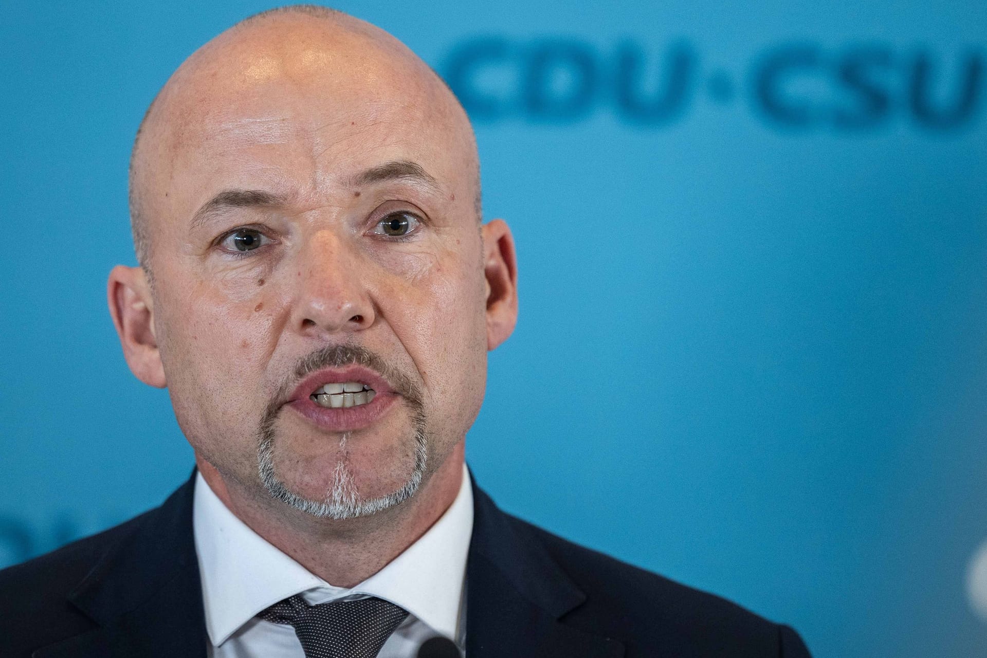 Alexander Hoffmann gibt eine Pressekonferenz im Anschluss an die gescheiterte Kanzlerwahl vergangene Woche (Archivbild).