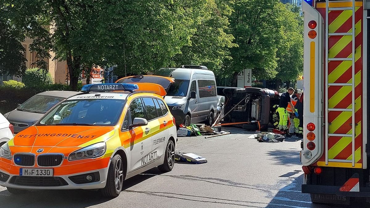 Einsatz in der Arabellastraße: Im Münchner Stadtteil Bogenhausen kam es zu einem tragischen Verkehrsunfall. Einsatz in der Arabellastraße: Im Münchner Stadtteil Bogenhausen kam es zu einem tragischen Verkehrsunfall.