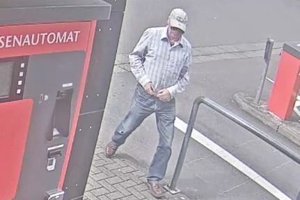 Der Gesuchte auf dem Weg zu einem Kassenautomaten: Seit April soll der Gesuchte immer wieder Anschläge verüben.