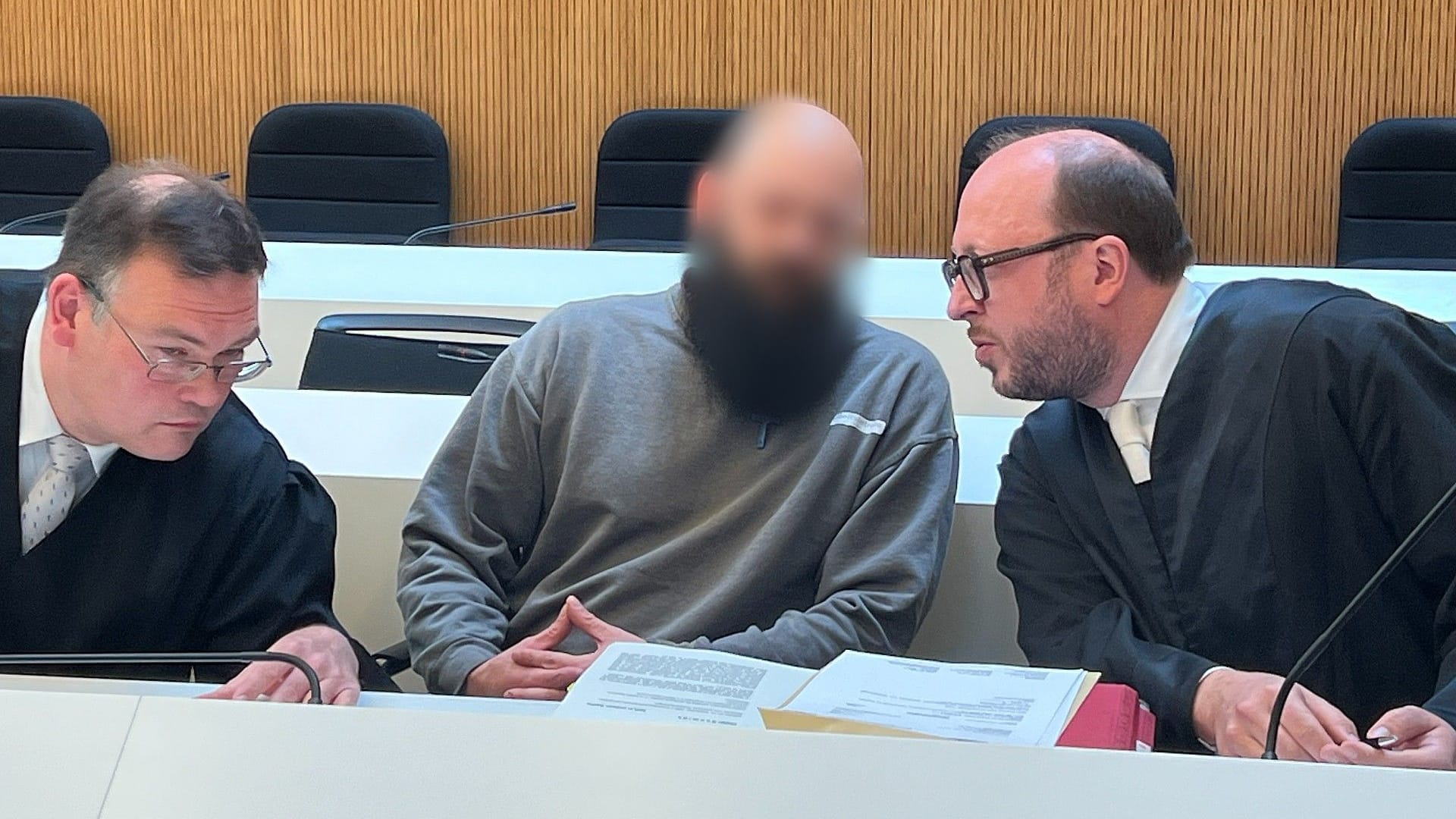 Dieter S.: Der Russlanddeutsche soll mit einem Donbass-Kommandeur Anschläge in Deutschland verabredet haben. Er streitet das ab.