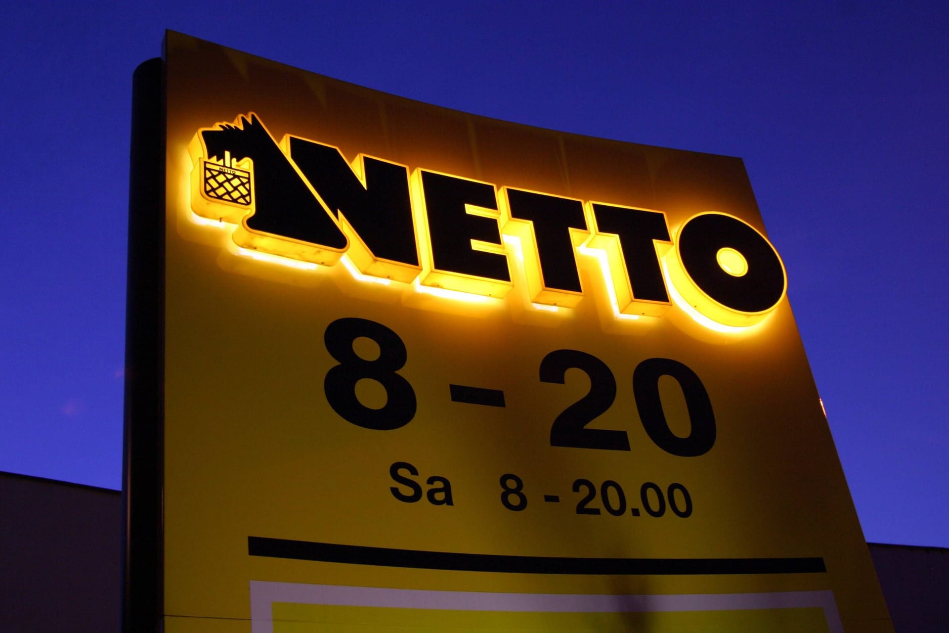 Das Netto-Logo mit dem Hund: Der Discounter ist im ländlichen Raum sehr präsent.