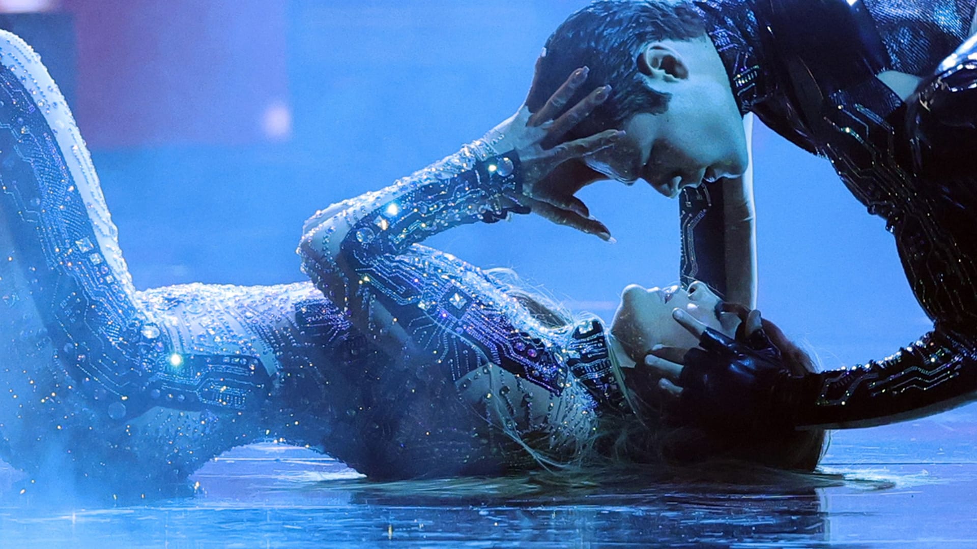 American Music Awards 2025: Jennifer Lopez performt mit einem Tänzer.