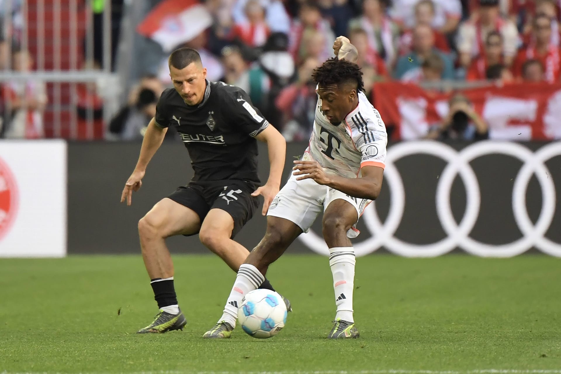 Kingsley Coman (bis 62.): Bekam mal wieder eine Chance von Beginn an. Konnte die aber nicht wirklich nutzen. Das Spiel lief größtenteils an ihm vorbei. Immerhin landete sein abgefälschter Schuss bei Müller (56.) und ermöglichte ihm so eine Chance. Note 4 Kingsley Coman (bis 62.): Bekam mal wieder eine Chance von Beginn an. Konnte die aber nicht wirklich nutzen. Das Spiel lief größtenteils an ihm vorbei. Immerhin landete sein abgefälschter Schuss bei Müller (56.) und ermöglichte ihm so eine Chance. Note 4