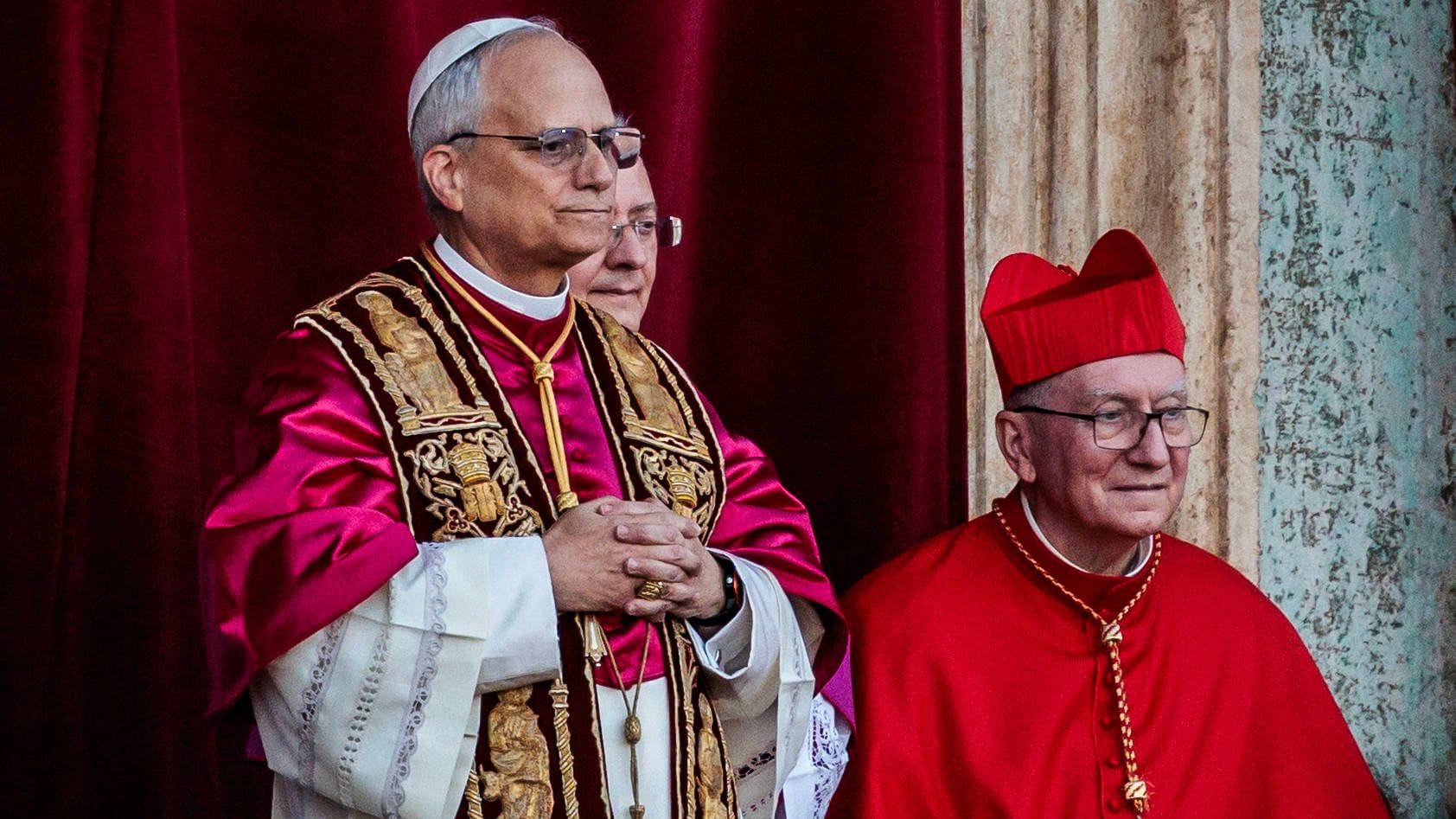 Papst Leo XIV. (l.) im Vatikan: Auf ihn warten große Herausforderungen. Papst Leo XIV. (l.) im Vatikan: Auf ihn warten große Herausforderungen.