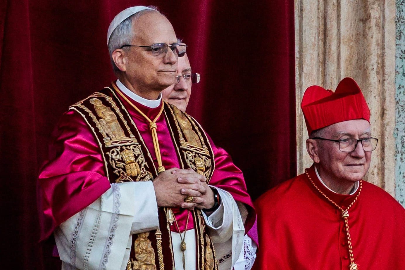 Papst Leo XIV. (l.) im Vatikan: Auf ihn warten große Herausforderungen. Papst Leo XIV. (l.) im Vatikan: Auf ihn warten große Herausforderungen.