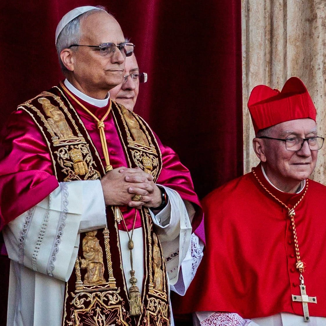 Papst Leo XIV. (l.) im Vatikan: Auf ihn warten große Herausforderungen.