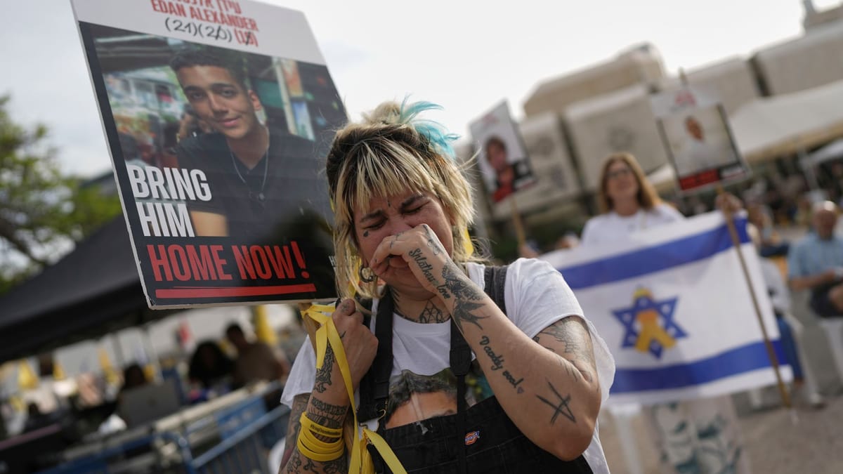 Hamas übergibt US-Geisel Edan Alexander an Rotes Kreuz