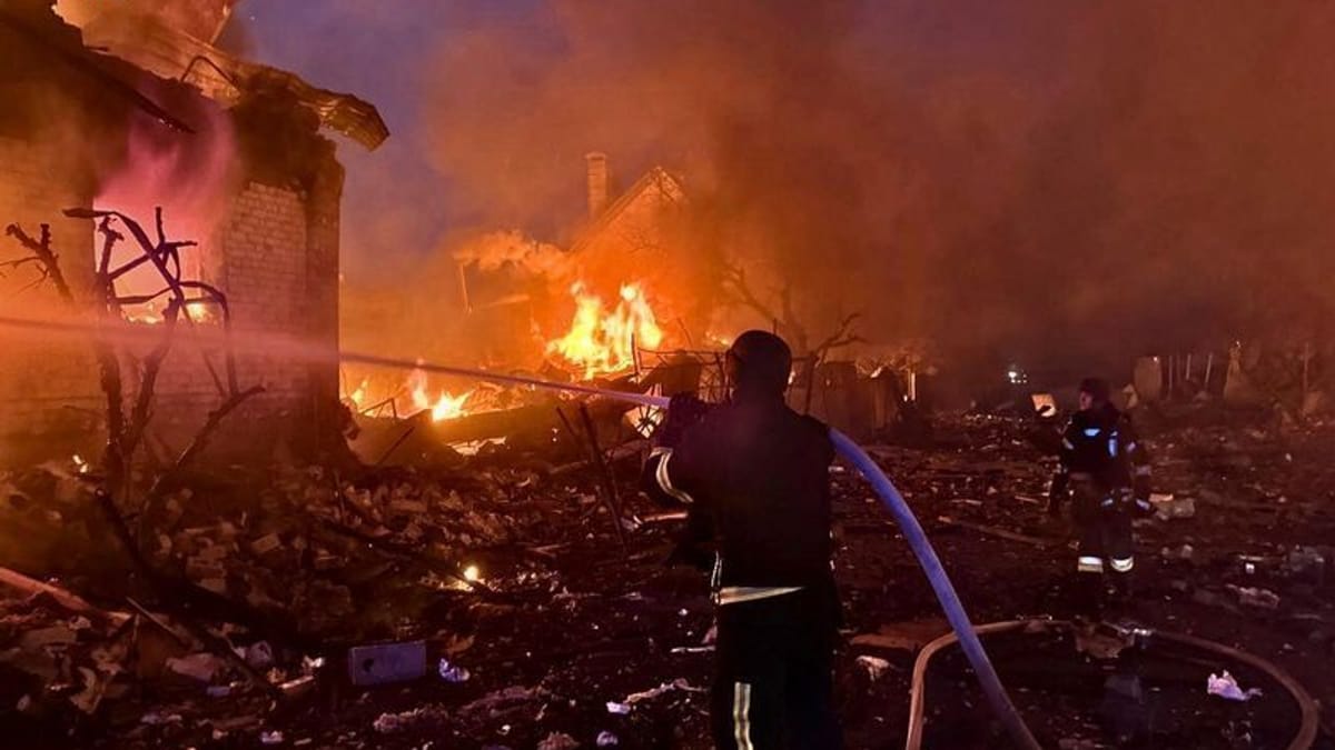 Ukraine-Krieg: Hunderte Kampfdrohnen in der Luft – starke Explosionen