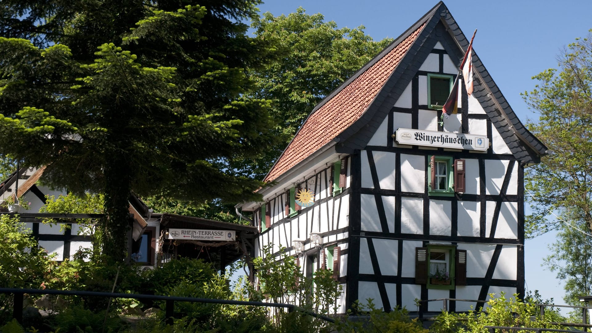 Winzerhäuschen (Archivbild): Ein kleiner Biergarten im Hinterhof lädt an wolkenlosen Tagen zu einer Verschnaufpause ein.
