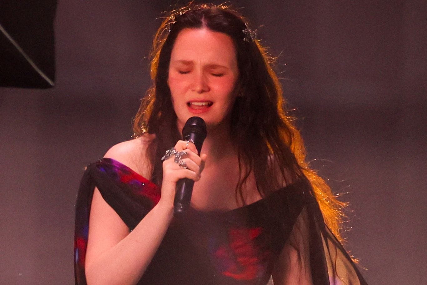 Zoe Me singt ihren Song "Voyage" beim ESC in der Schweiz.