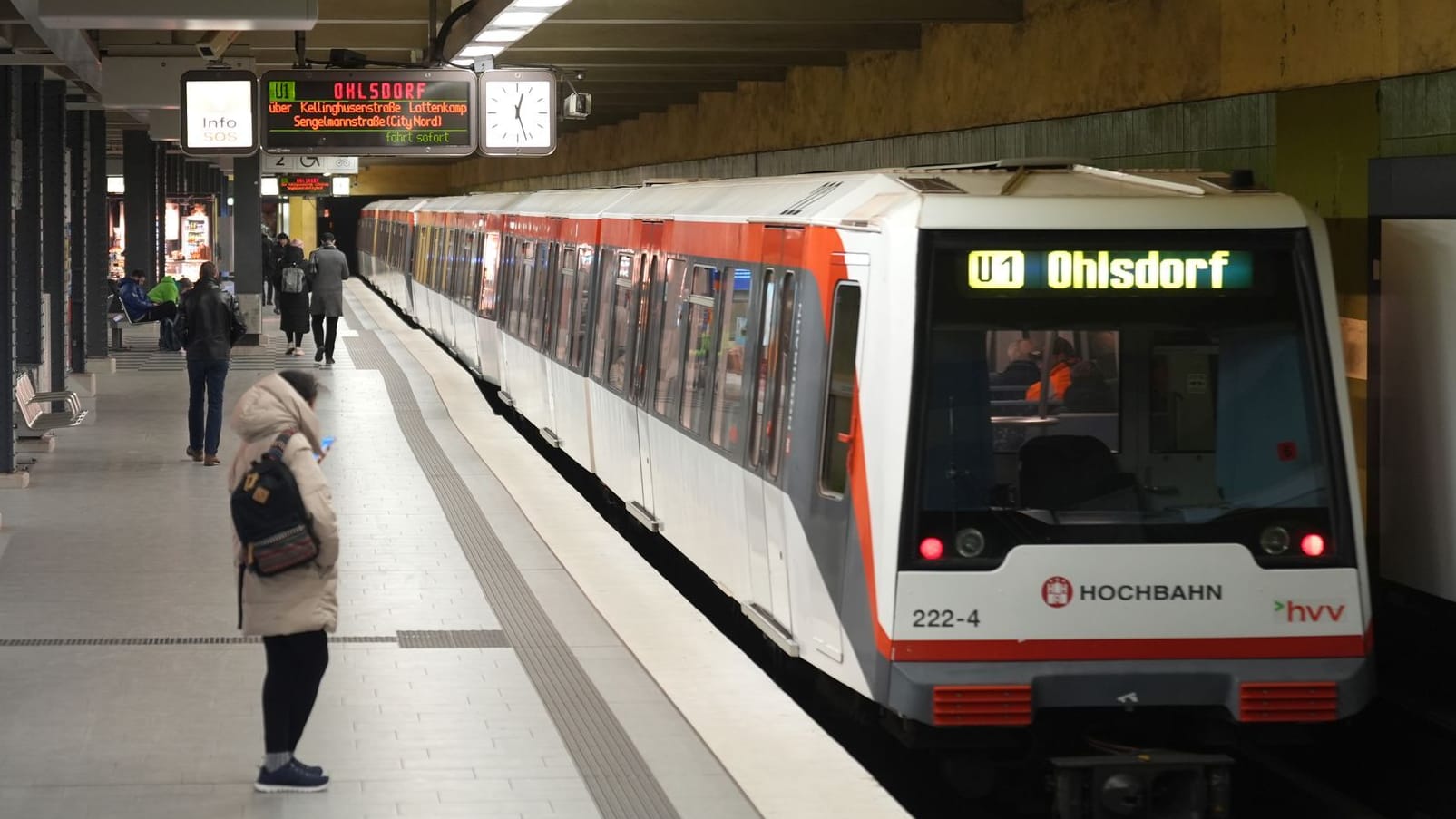 Eine U-Bahn der Linie U1 an der Haltestelle Stephansplatz (Symbolbild): Eine Woche lang behindern Bauarbeiten den Verkehr. Eine U-Bahn der Linie U1 an der Haltestelle Stephansplatz (Symbolbild): Eine Woche lang behindern Bauarbeiten den Verkehr.
