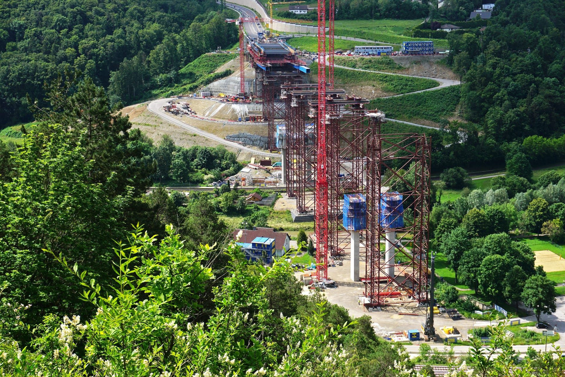 Die Horber Hochbrücke (Archivbild): Hier rissen 2024 Bolzen – niemand wurde verletzt.