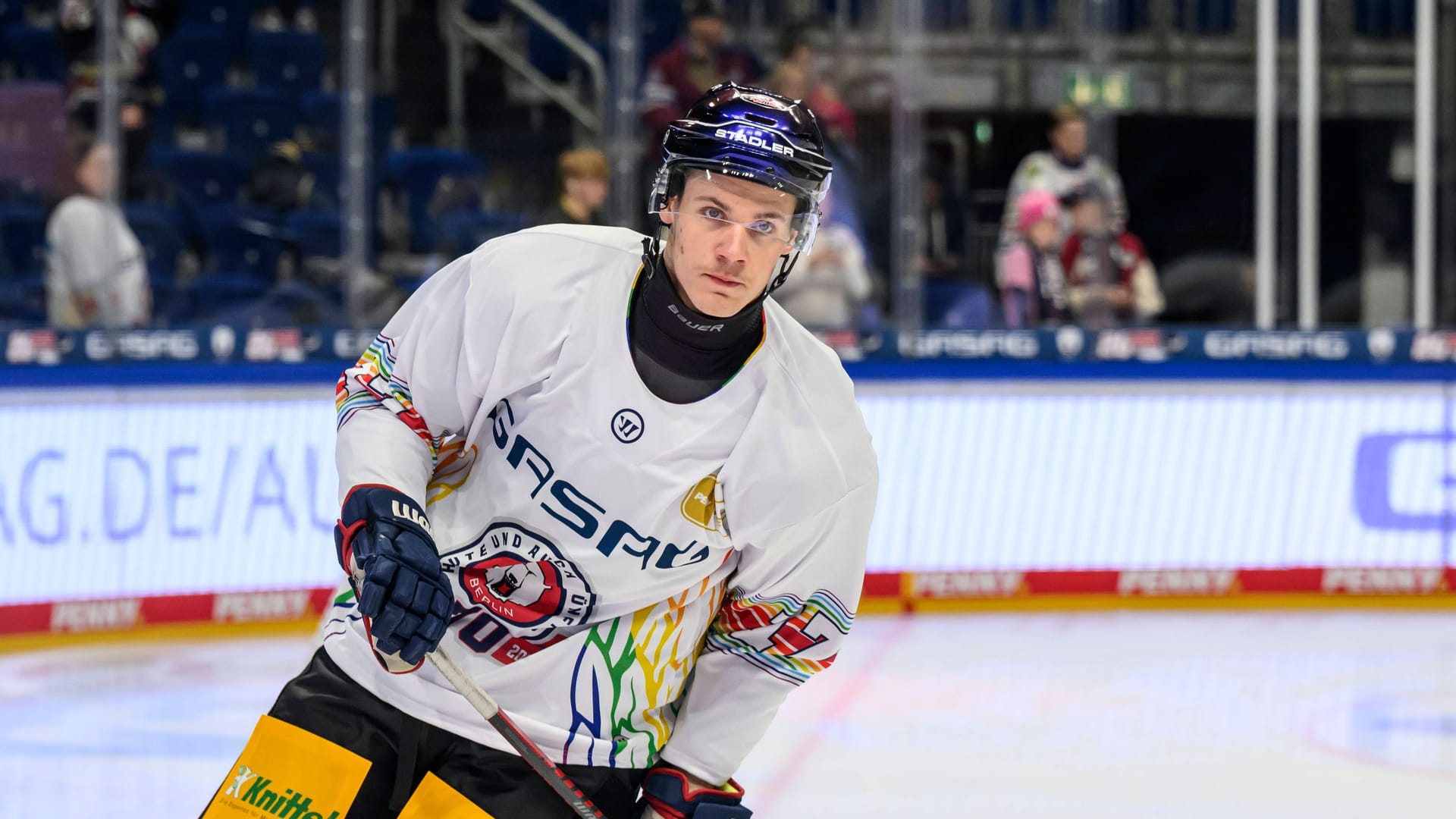 Rio Kaiser im Trikot der Eisbären Berlin (Archivbild): Rio Kaiser im Trikot der Eisbären Berlin (Archivbild):