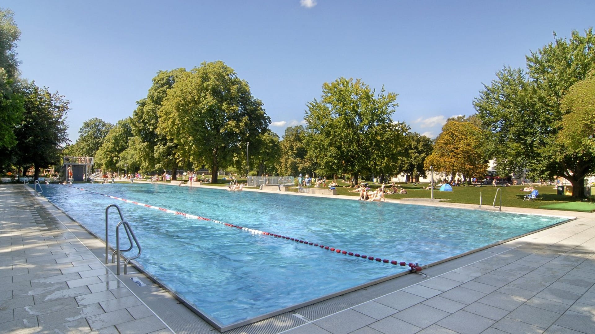 Dantebad, Schwimmbahn