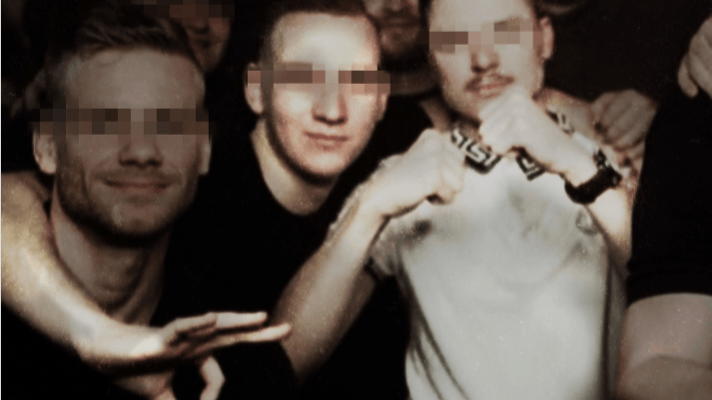 Drei junge Männer zeigen rechtsextreme Symbole auf einer "Nox"-Party: Die Betreiber gestehen jetzt einen Fehler ein. Drei junge Männer zeigen rechtsextreme Symbole auf einer "Nox"-Party: Die Betreiber gestehen jetzt einen Fehler ein.