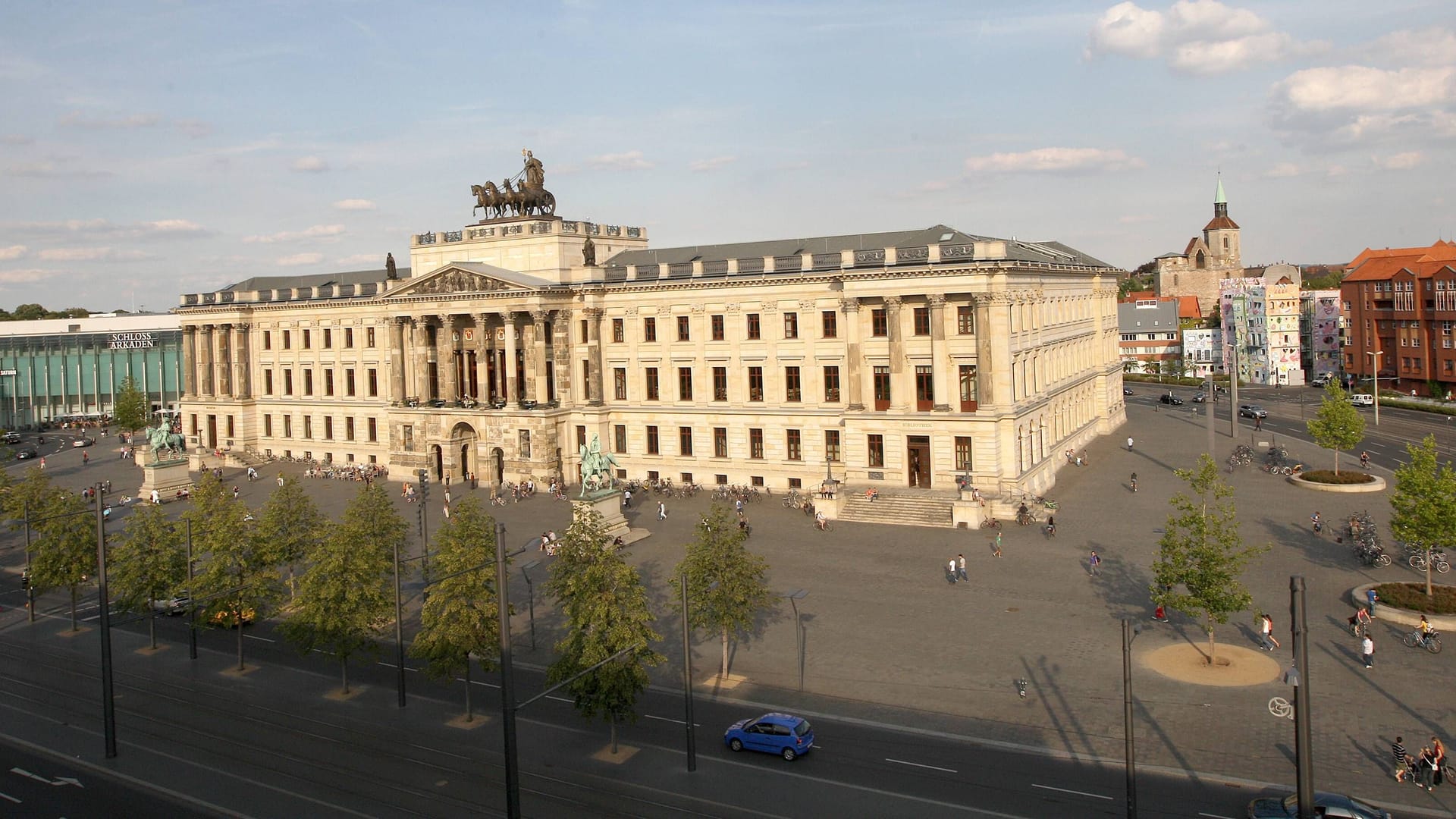 Schloss-Arkaden in Braunschweig (Archivfoto): Teile des Einkaufszentrums wurden wegen einem Polizeieinsatz abgesperrt.