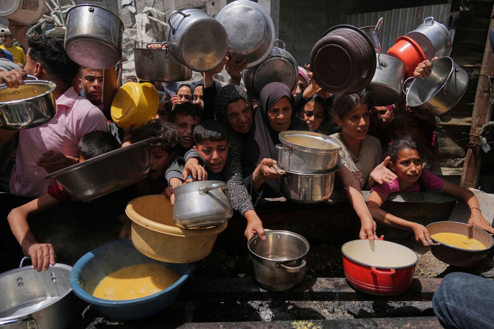 Palästinenser in Dschabalija im nördlichen Gazastreifen.
