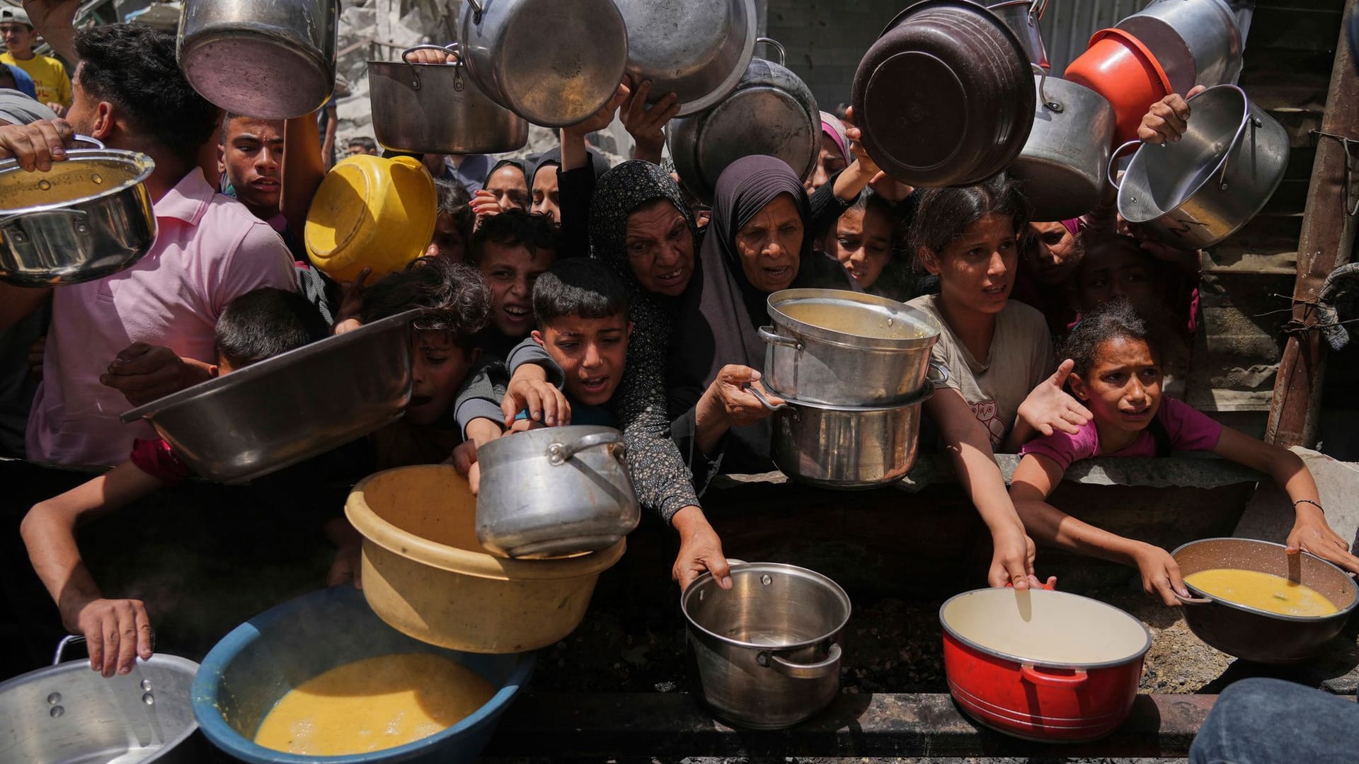 Palästinenser in Dschabalija im nördlichen Gazastreifen. Palästinenser in Dschabalija im nördlichen Gazastreifen.