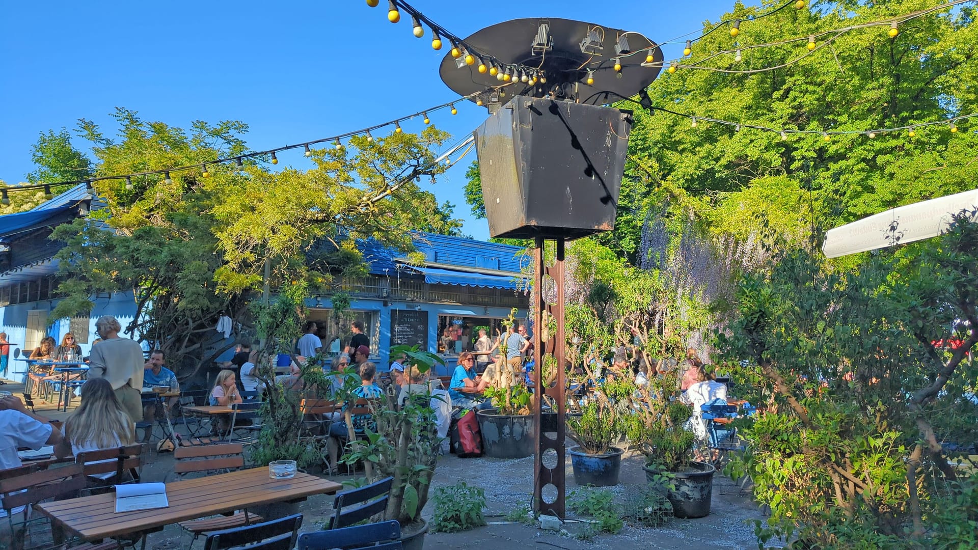 "Rhein-Sommergarten" im Norden von Köln: Der Biergarten ist beliebt bei Ausflüglern.