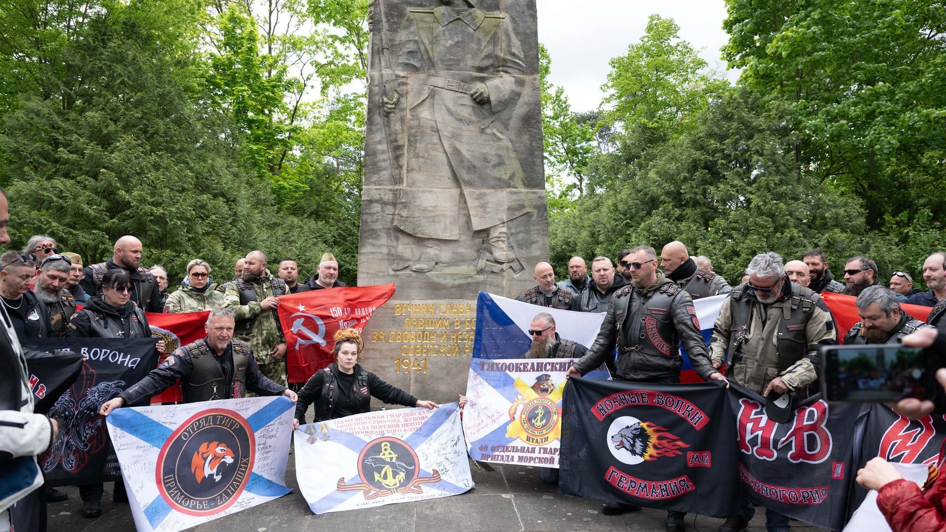 80 Jahre Ende Zweiter Weltkrieg - "Nachtwölfe" 80 Jahre Ende Zweiter Weltkrieg - "Nachtwölfe"