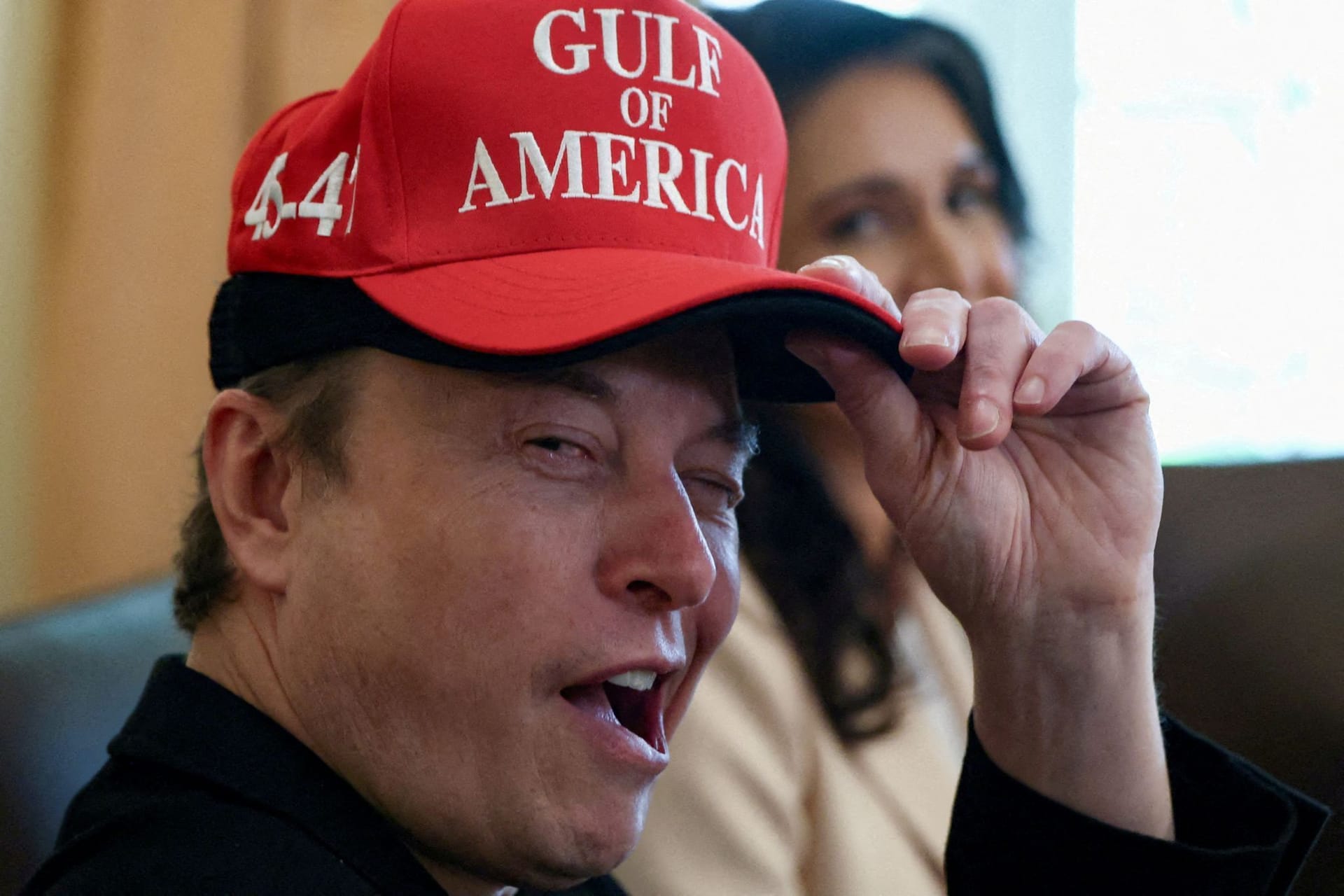 Elon Musk lässt auf seiner Social-Media-Plattform X massenhaft Fake News verbreiten.