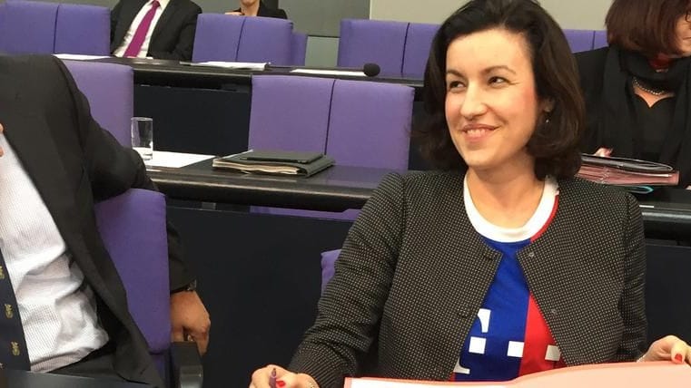 Nach ihrem Auftritt im Bayern-Trikot musste sich Dorothee Bär viel Kritik anhören.