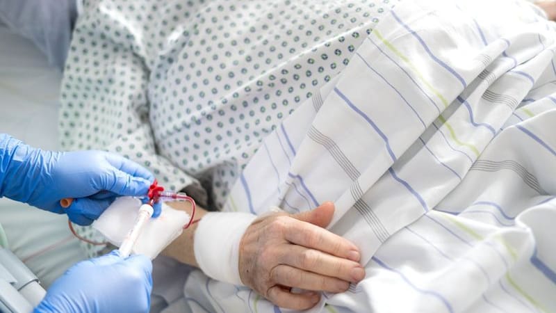 Einer Patientin wird Blut abgenommen (Symbolbild): Die Stadt Hamburg will in Wilhelmsburg eine Stadtteilklinik errichten. Einer Patientin wird Blut abgenommen (Symbolbild): Die Stadt Hamburg will in Wilhelmsburg eine Stadtteilklinik errichten.