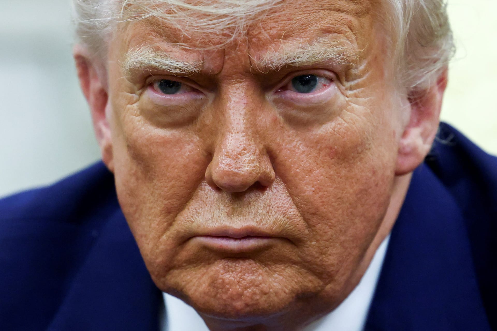 Trump reagiert beim Treffen mit Südafrikas Präsidenten Cyril Ramaphosa auf eine unbequeme Frage.