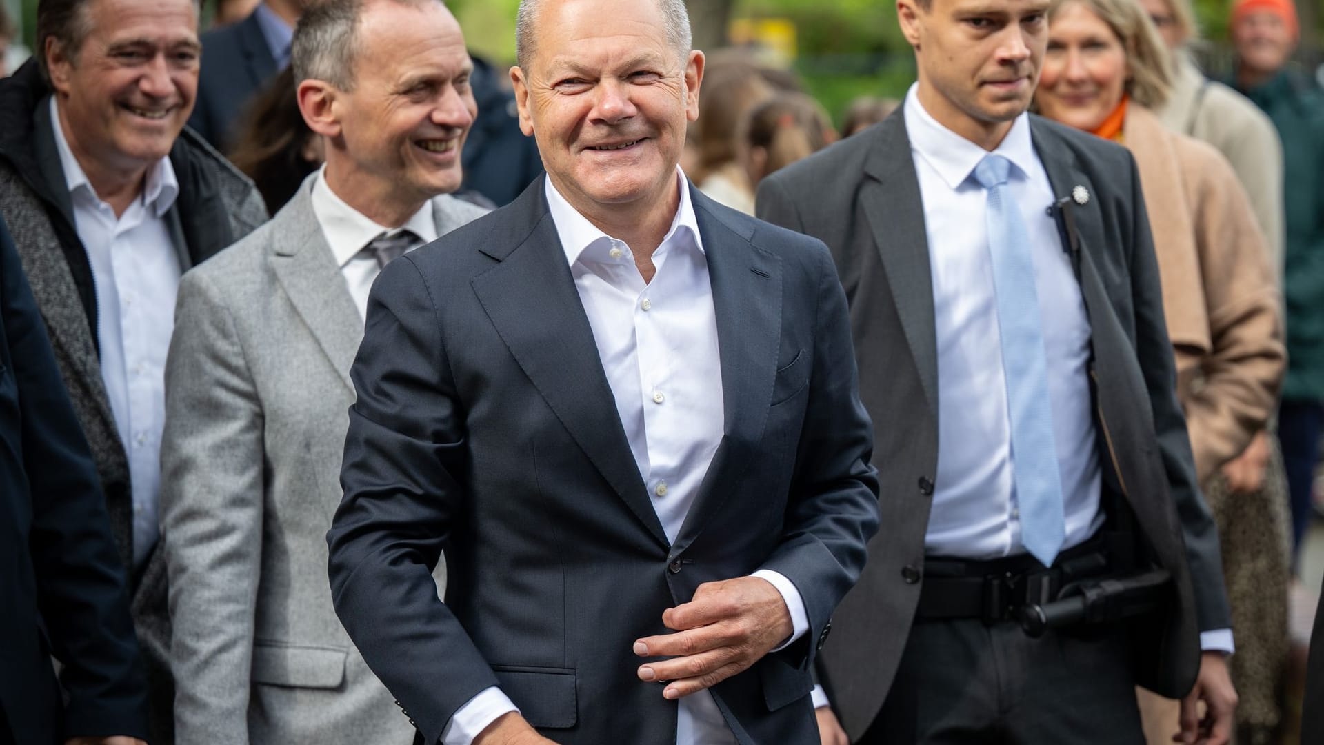 Bundeskanzler Scholz besucht Humboldt-Gymnasium Eichwalde Bundeskanzler Scholz besucht Humboldt-Gymnasium Eichwalde