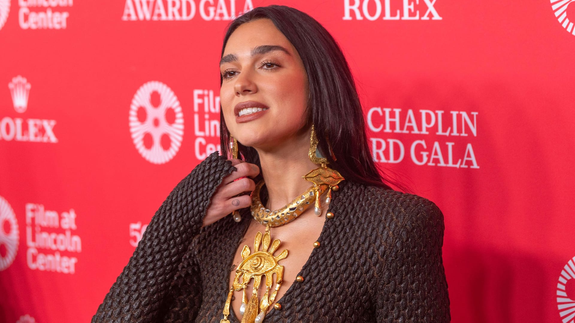 Dua Lipa (Archivbild): In Hamburg überraschte die US-Sängerin mit ihren Deutschkenntnissen. Dua Lipa (Archivbild): In Hamburg überraschte die US-Sängerin mit ihren Deutschkenntnissen.