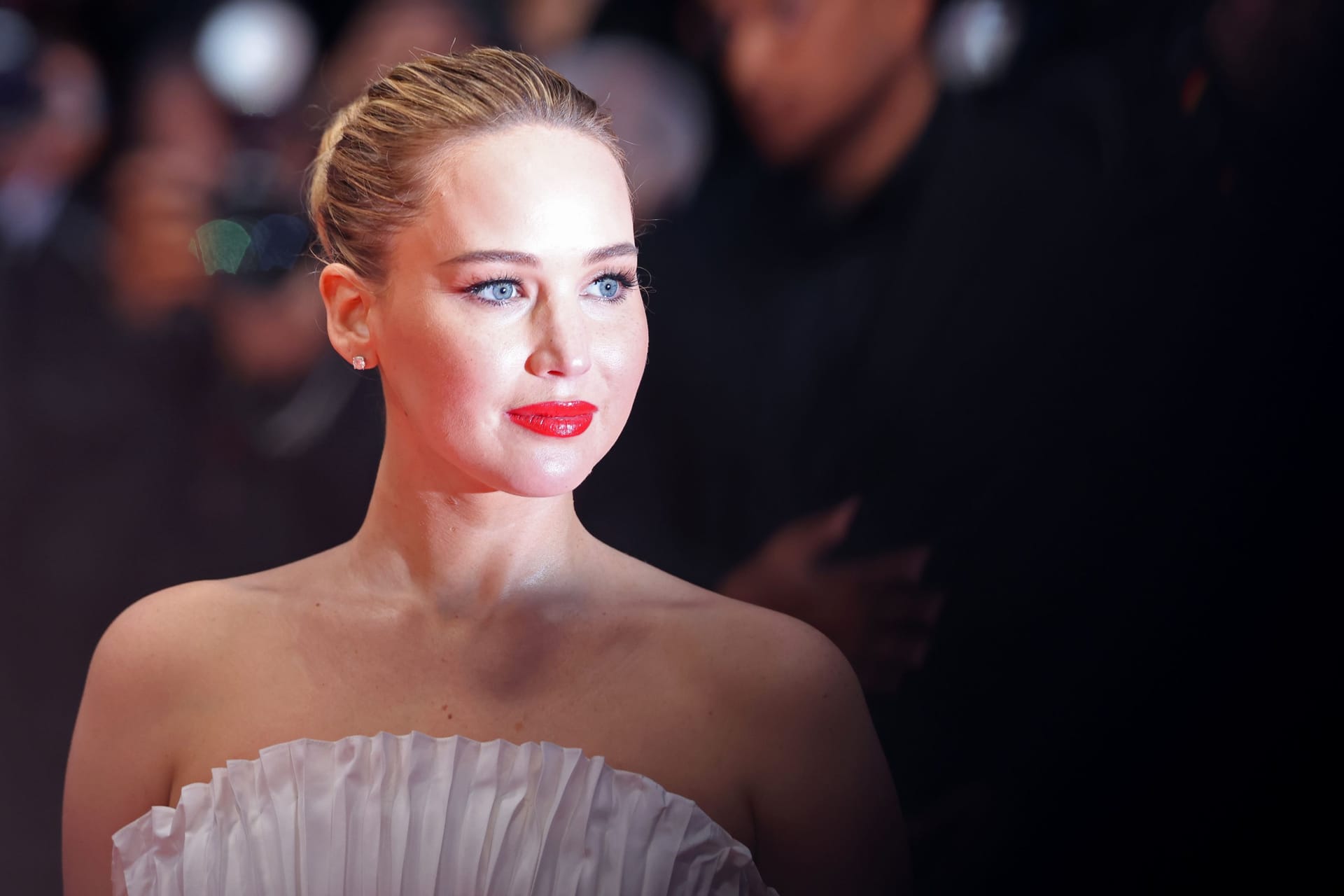Jennifer Lawrence: Die Schauspielerin flanierte am Samstag bei der Premiere ihres neuen Filmes "Die My Love" in Cannes über den roten Teppich.
