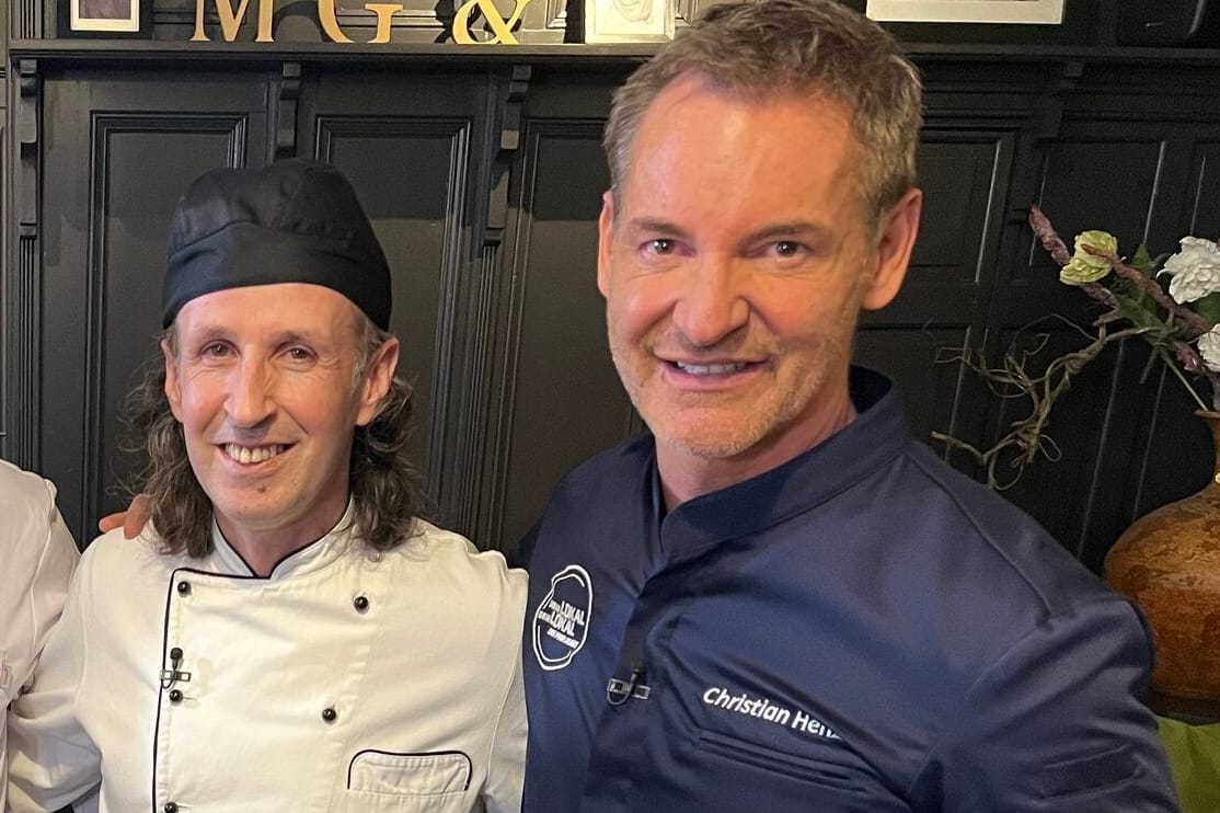 Gewinner Musti mit Profikoch Christian Heinze. Gewinner Musti mit Profikoch Christian Heinze.