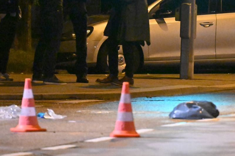 Einsatz an der Theresienwiese in München: Die Polizei hat hier eine mutmaßliche Messerangreiferin erschossen.