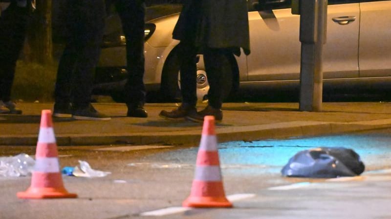 Einsatz an der Theresienwiese in München: Die Polizei hat hier eine mutmaßliche Messerangreiferin erschossen.