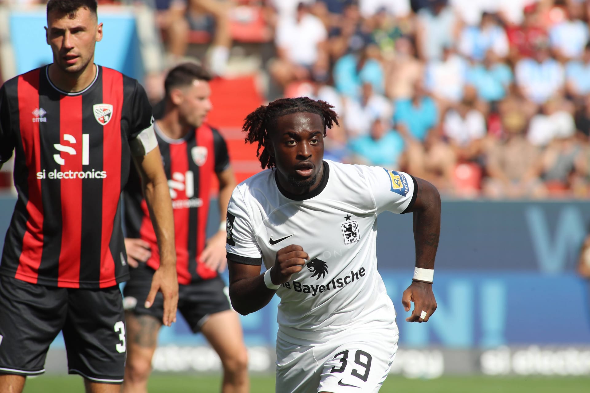 Eliot Muteba in einem seiner wenigen Spiele für die "Löwen": Wohin es ihn nun zieht, ist unklar. Eliot Muteba in einem seiner wenigen Spiele für die "Löwen": Wohin es ihn nun zieht, ist unklar.