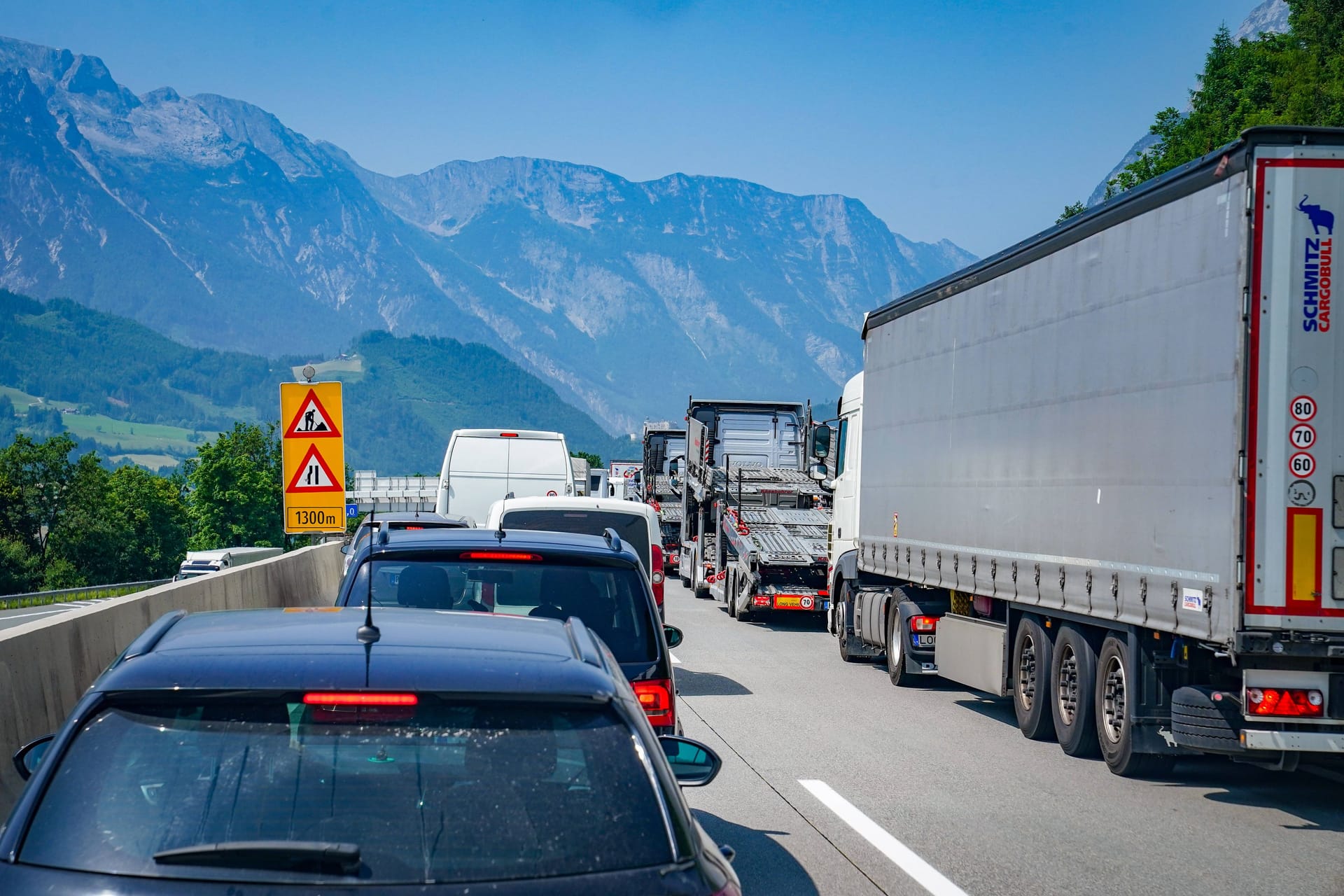 Stau auf der Tauernautobahn A10 in Österreich (Archivbild): Reisende brauchten starke Nerven.